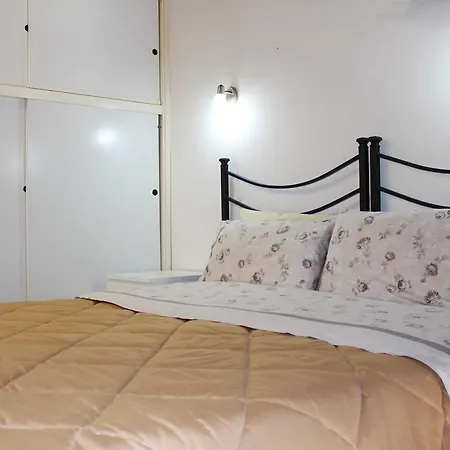 Max Studios Florence Room photo