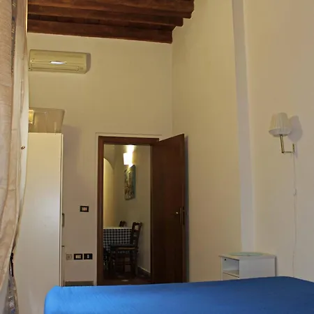 Max Studios Florence Room photo