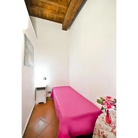 Max Studios Florence Room photo