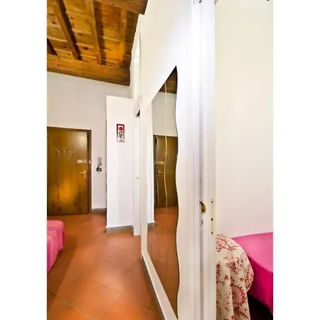 Max Studios Florence Room photo